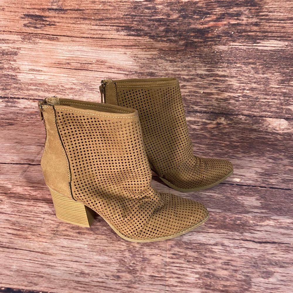 KAARI Blue Booties Size 8